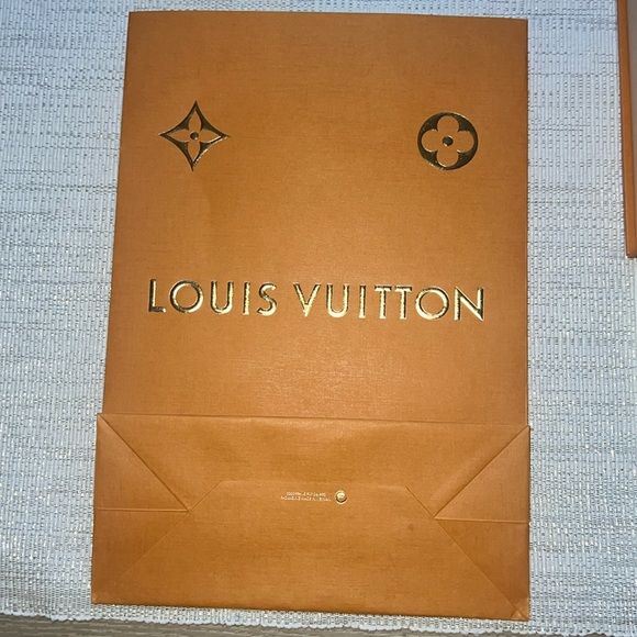 Authentic Louis Vuitton 3 piece set: gift box, ribbon Tissue Paper + Bag - Picture 5 of 7